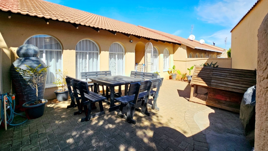 2 Bedroom Property for Sale in Heuwelsig Free State
